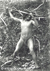 En Wulaia o la Tierra del Fuego, los nativos solían andar desnudos