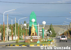 Centro de Gobernador Gregores y monumento a Ceferino Namuncurá