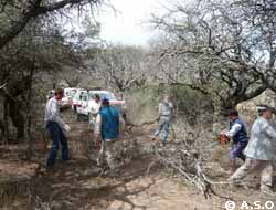 Los organizadores del Rally sorteando los obst&aacute;culos de la geograf&iacute;a.