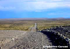 Imagen típica del territorio patagónico: grandes extensiones deshabitadas.
