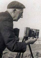 Father de Agostini taking a photo