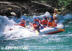 Rafting a la frontera en el Río Manso