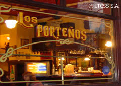 Los Porteños Bar