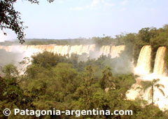 Iguazú Falls seen from the Upper Path