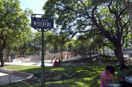 Detalle del Mausoleo de Bernardino Rivadavia en la Plaza Miserere.