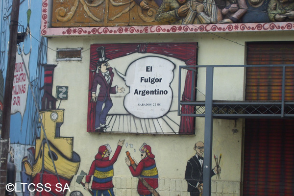 The company Catalinas Sur is formed by a group of neighbors of La Boca dsitrict that performs shows of the popular sainete show every weekend