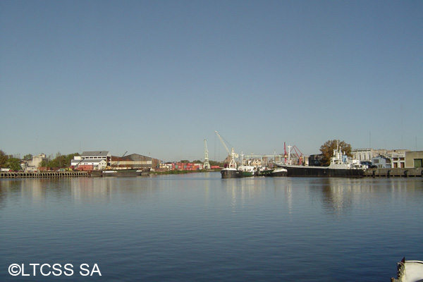 Ships in La Boca Port