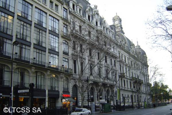 The Avenida de Mayo is venue of patriotic celebrations