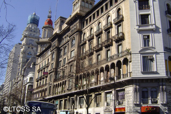 The Avenida de Mayo is venue of patriotic celebrations