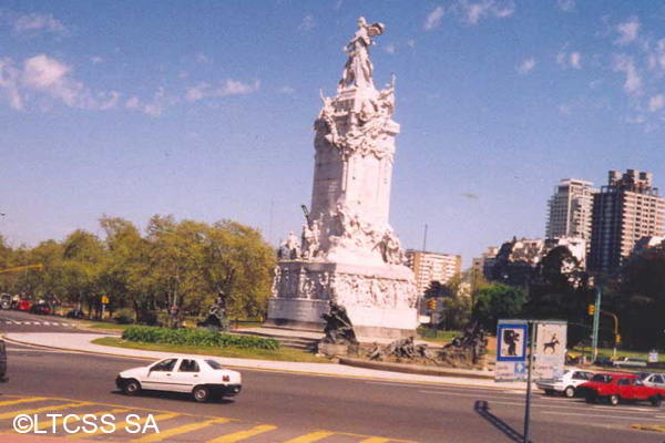 Desde el Rosedal, vista del Monumento a los Españoles