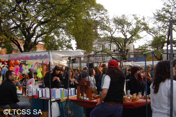 Dutrante los fines de semana, la plaza Serrano está muy animada