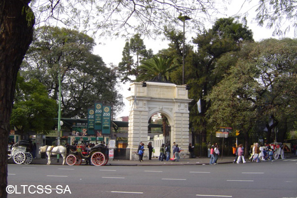 Acceso al Jardín Zoológico