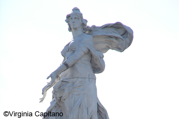 The Monument to the Spaniards was a donation from the spanish community due to the hundredth anniversary of the Revoluton of May in Argentina