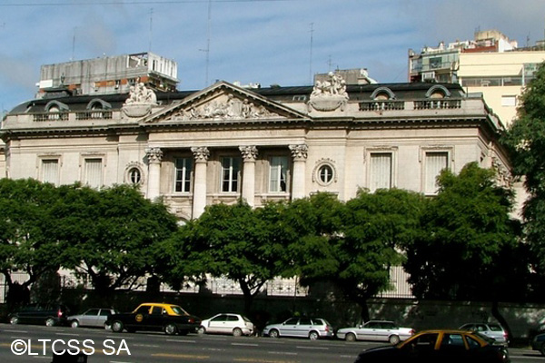 Frente del palacio