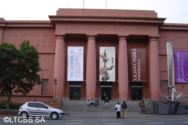 The museum has a colection of 11.000 works of art