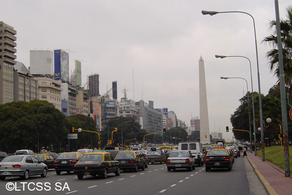 At rush hours there can be delays in the traffic of the Obelisque area