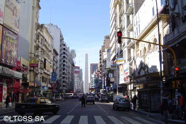 Coreintes Avenue with the Obelisque in background