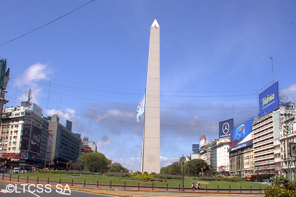 At rush hours there can be delays in the traffic of the Obelisque area