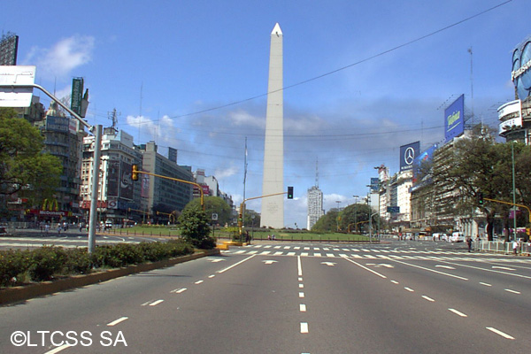 At rush hours there can be delays in the traffic of the Obelisque area