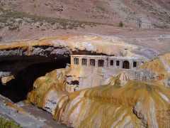 Las ruinas del Hotel de Puente del Inca - Mendoza