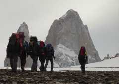 Trekking Hielo Continental - De fondo, la vista más inusual del Fitz Roy.