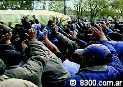 Trabajadores de Fasinpat votando en asamblea