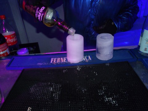 Drinks served in ice glasses - Glaciobar - Glaciarium - El Calafate