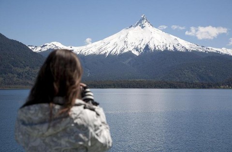 Vista de un volcán durante la navegación de Cruce Andino