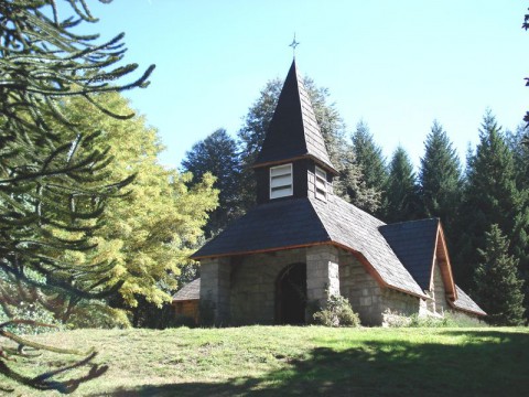 Villa La Angostura - Capilla La Asunción. Foto Arcibel