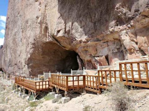 Acceso a la cueva de las manos - Foto: wikipedia.org