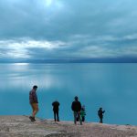 Parte de nuestro grupo, extasiado frente al lago Argentino.